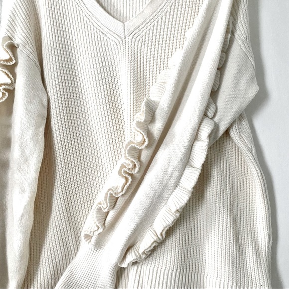 🌸Express Cream Ribbed Ruffle Sleeve V-Neck Sweater - Picture 5 of 7